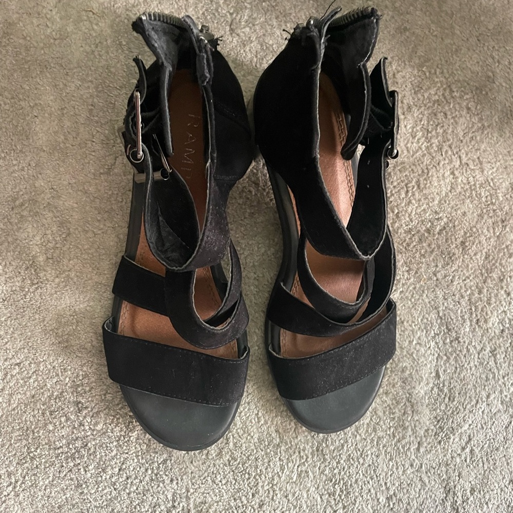 Zip up sandles